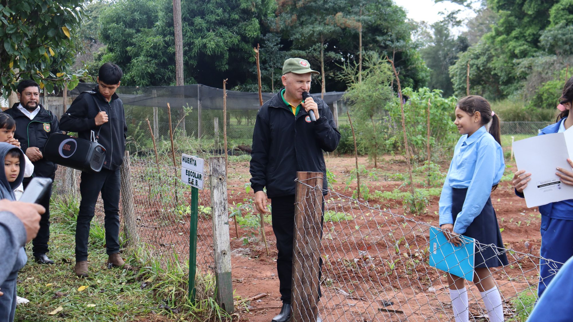 Recorrido por la huerta escolar de Kamba Rembe durante la feria