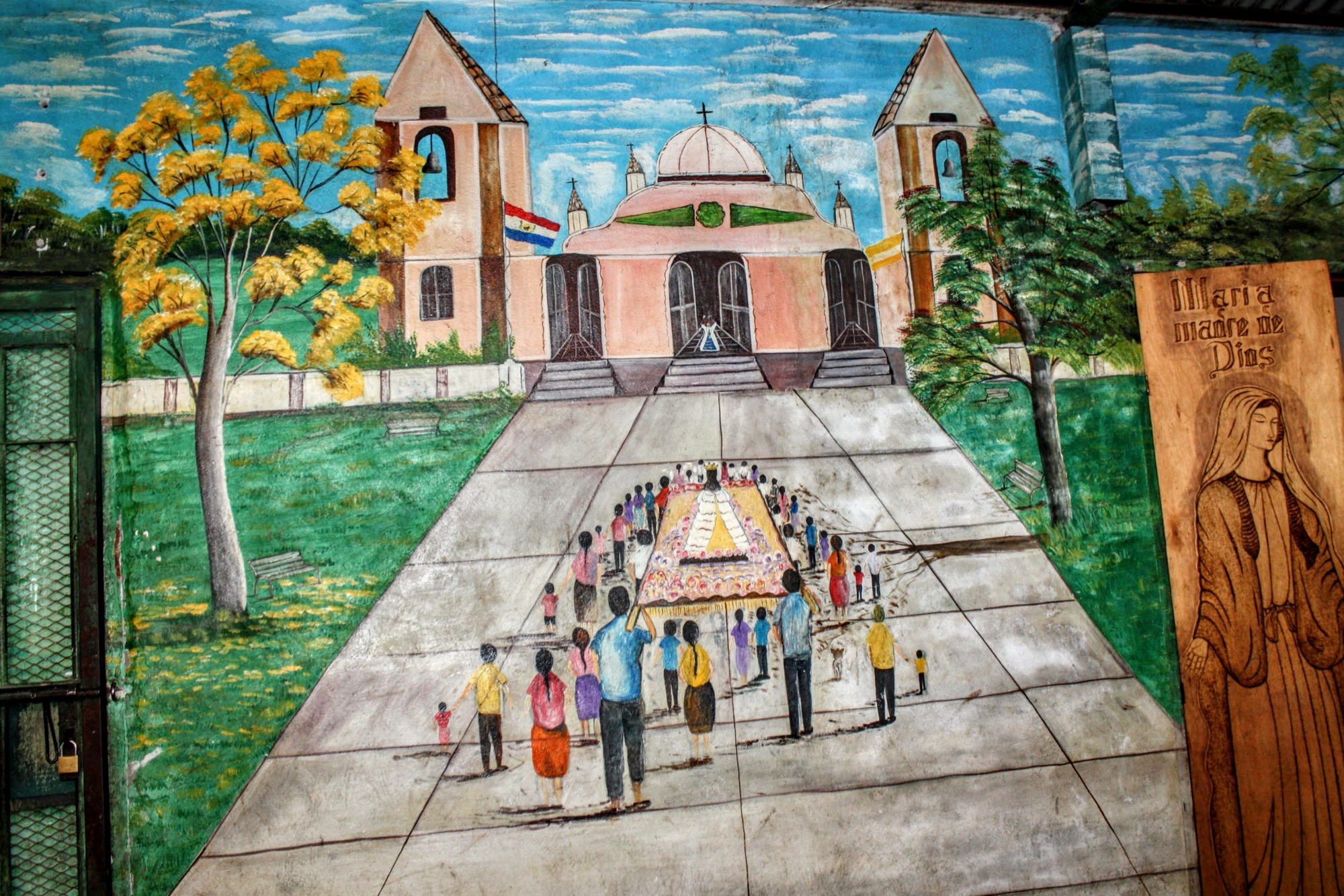 Mural de una procesión pintado en el interior de la penitenciaría de Emboscada