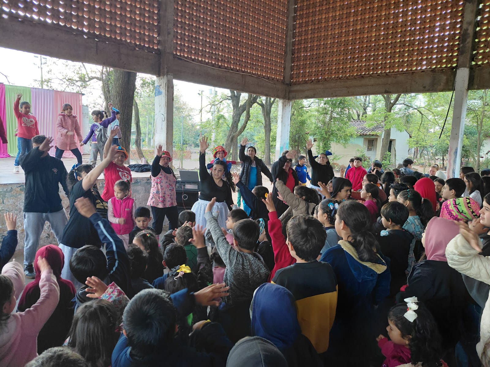 Fiesta de integración en la Escuela Oñondive