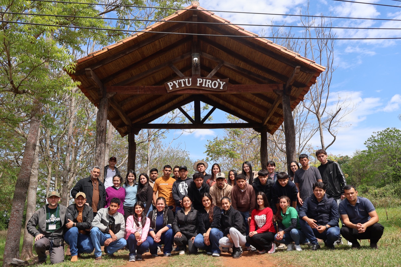 Participantes del tercer Encuentro de Ecología Integral en la Finca Pytu Piroy