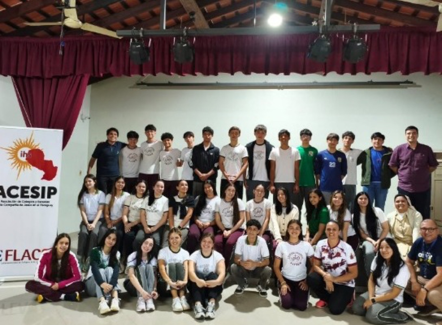 Delegación de los tres colegios jesuitas del Paraguay rumbo al Interjesuítico Pastoral de Posadas
