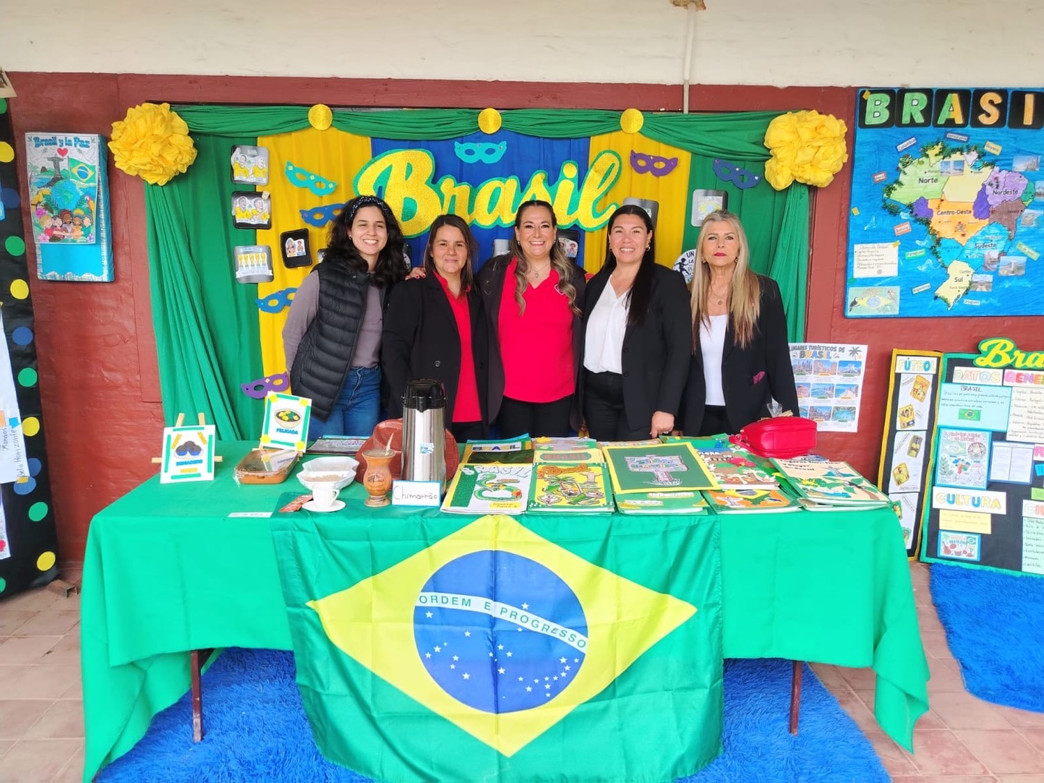 Stand temático de Brasil en la feria pedagógica de la Escuela Despertar